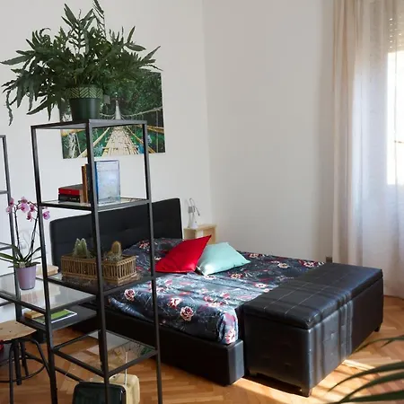 Montecchi Apartment *